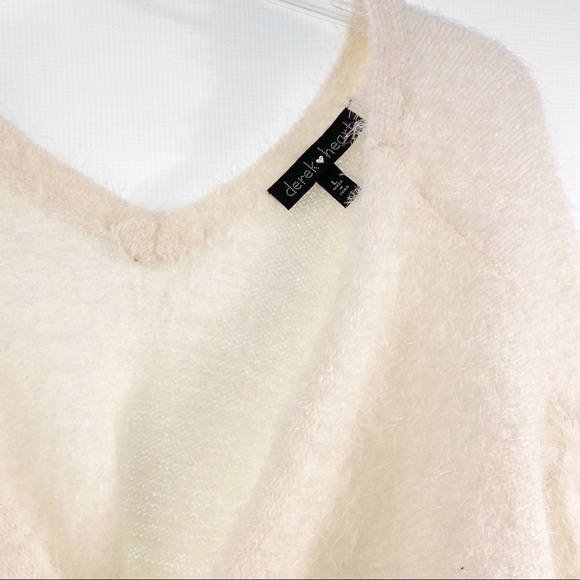 𝅺DEREK Heart Crop Fuzzy Sweater Large - Picture 2 of 4
